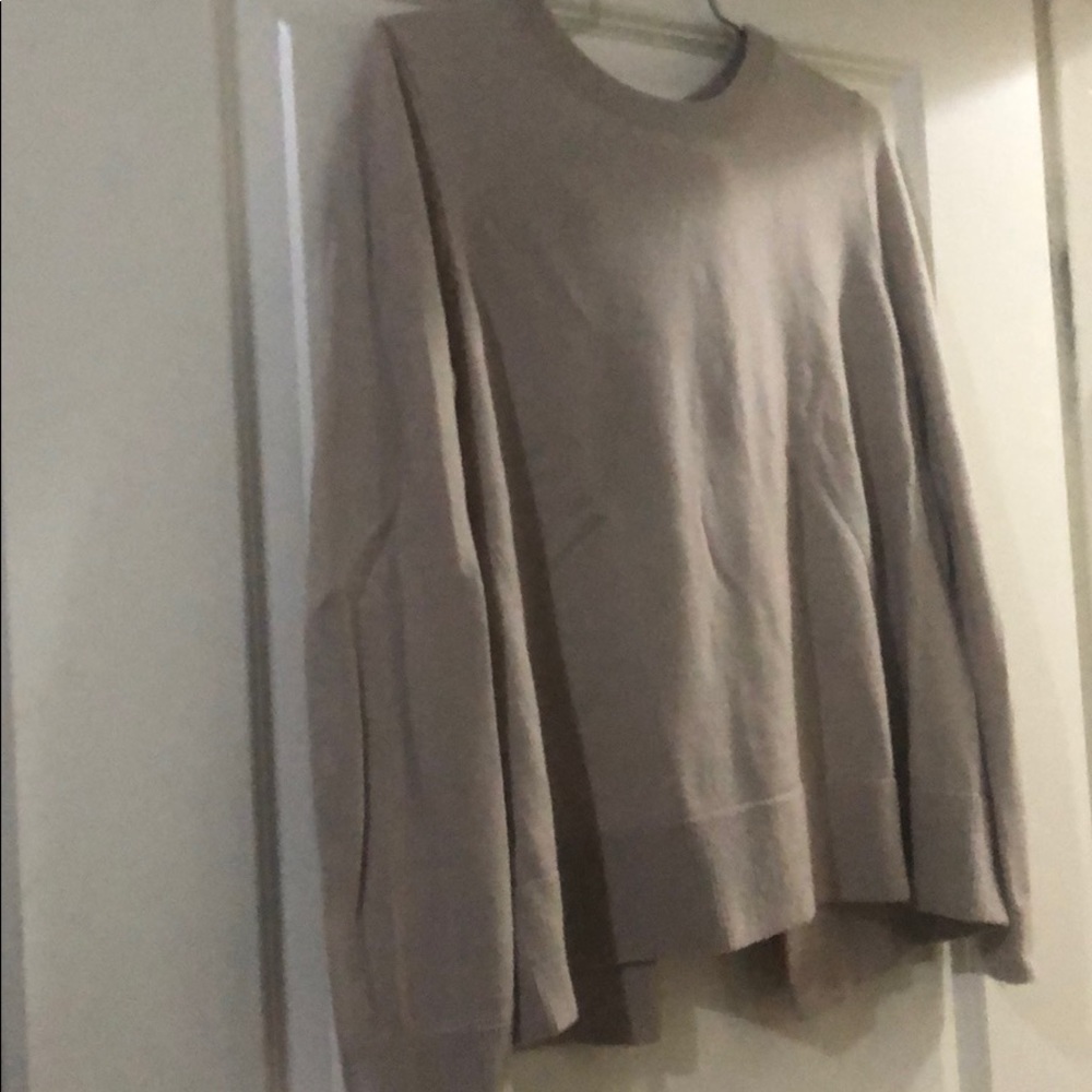 Beige sweater w 3 bows in the back